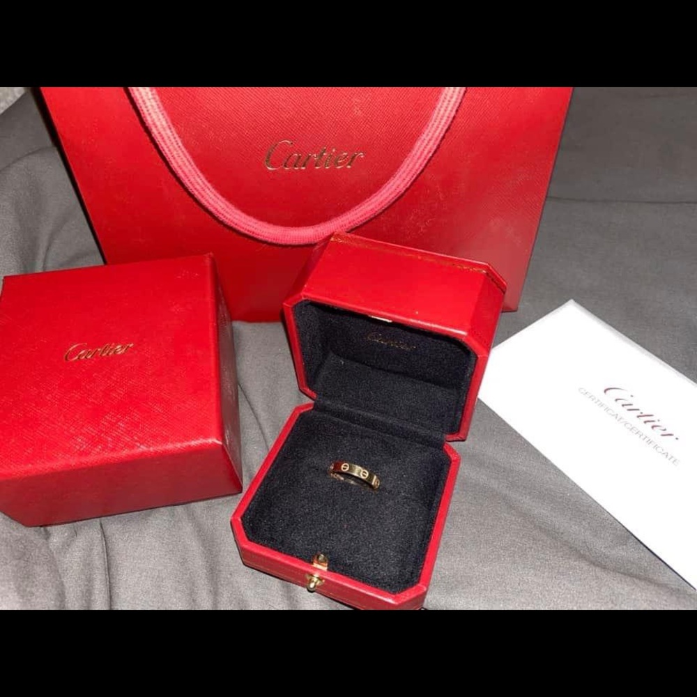 Cartier wedding band 
Yellow gold 

Size: 55